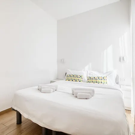 Domusmi Isola 303 Apartment Milan