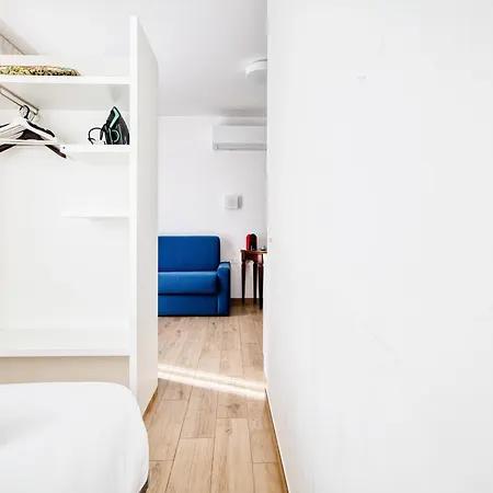 Domusmi Isola 303 Apartment *