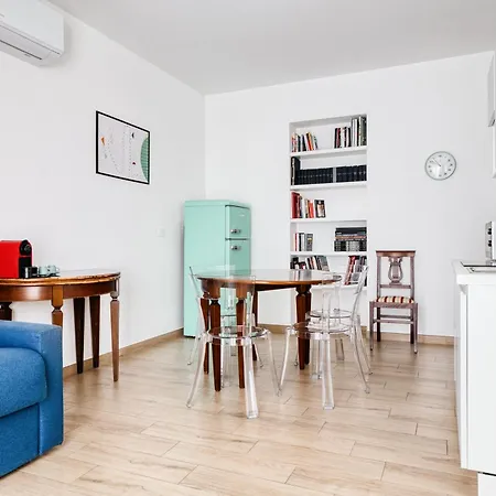 Domusmi Isola 303 Apartment